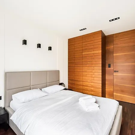 Apartment Wola Luxury Wooden